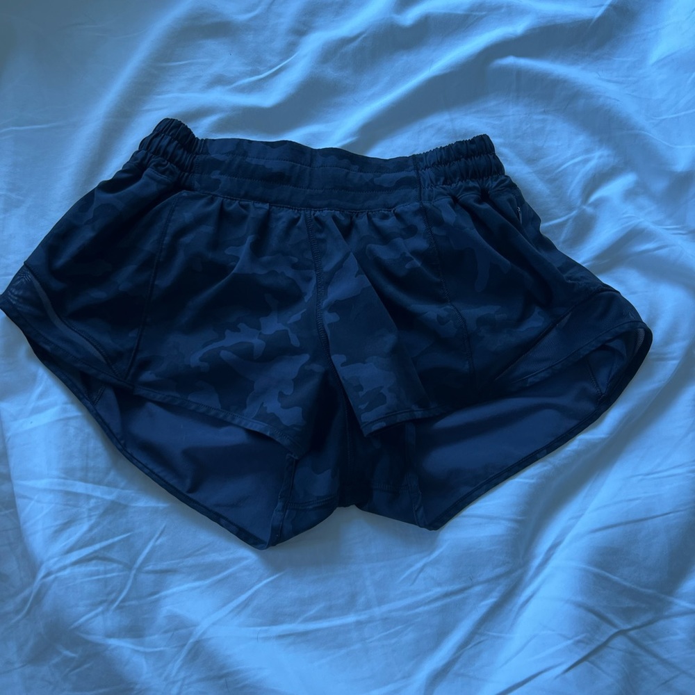 Black Camo Lululemon Hotty Hot Shorts 2.5 inch